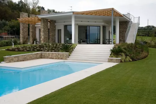 Villa manerba del garda eikon panoramica piscina