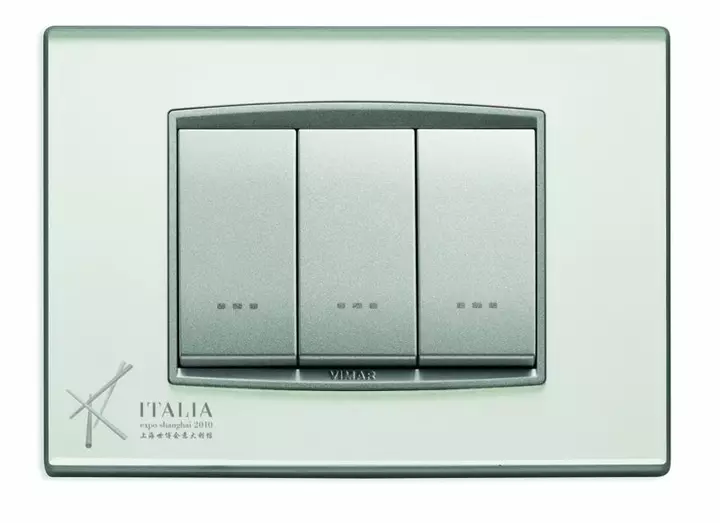 Serie Eikon in cristallo color argento mirror