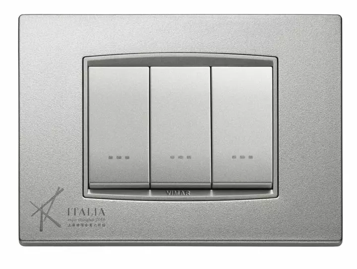 Serie Eikon Next in metallo color argento matt