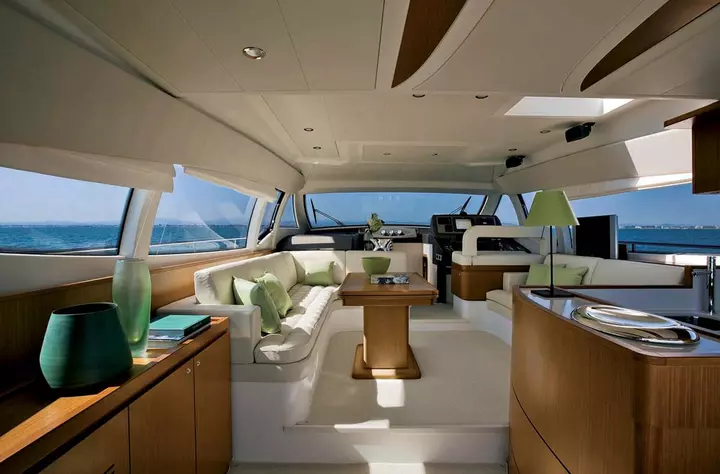 Yacht ferretti idea zona giorno