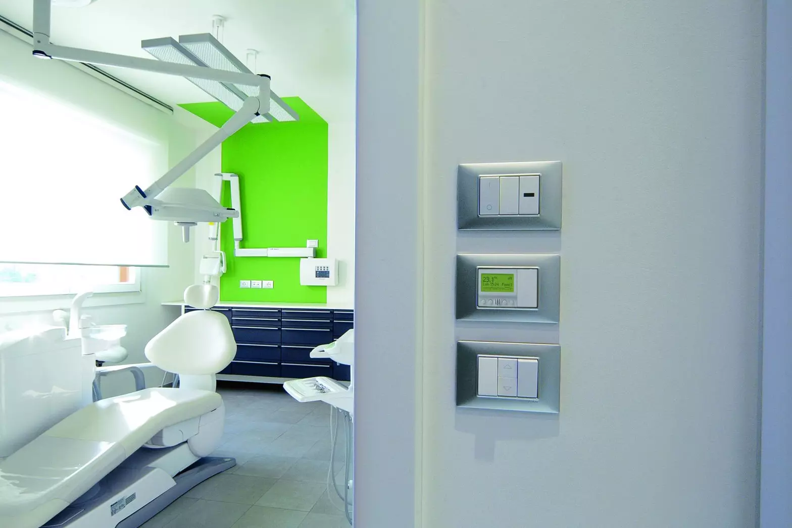 Sanita studio dentistico alte ceccato plana particolare placche muro