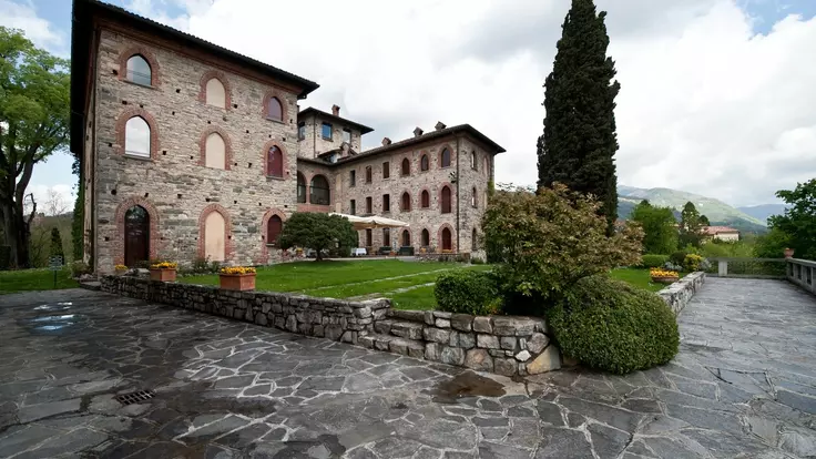 Relais castello del casiglio erba como eikon panoramica giardino