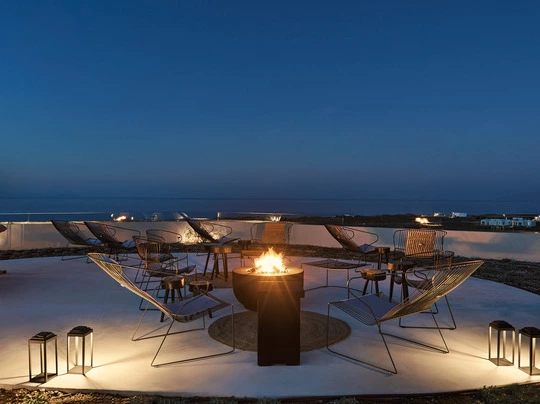 A Santorini l’esclusivo Magma Resort ha scelto Arké Classic  Vimar