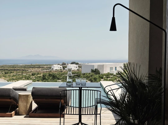 A Santorini l’esclusivo Magma Resort ha scelto Arké Classic  Vimar