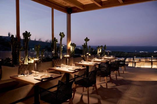 A Santorini l’esclusivo Magma Resort ha scelto Arké Classic  Vimar