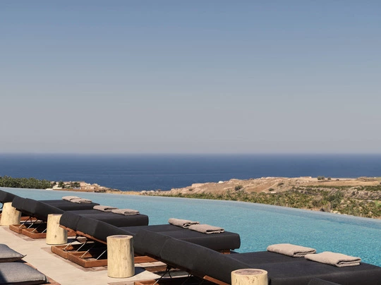 A Santorini l’esclusivo Magma Resort ha scelto Arké Classic  Vimar