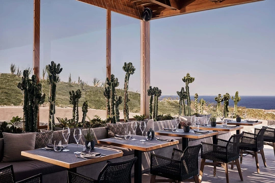 A Santorini l’esclusivo Magma Resort ha scelto Arké Classic  Vimar