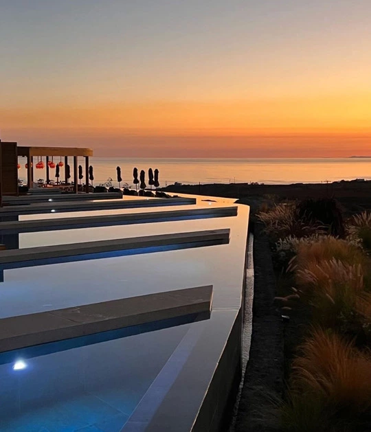 A Santorini l’esclusivo Magma Resort ha scelto Arké Classic  Vimar