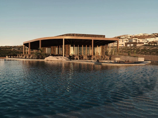 A Santorini l’esclusivo Magma Resort ha scelto Arké Classic  Vimar