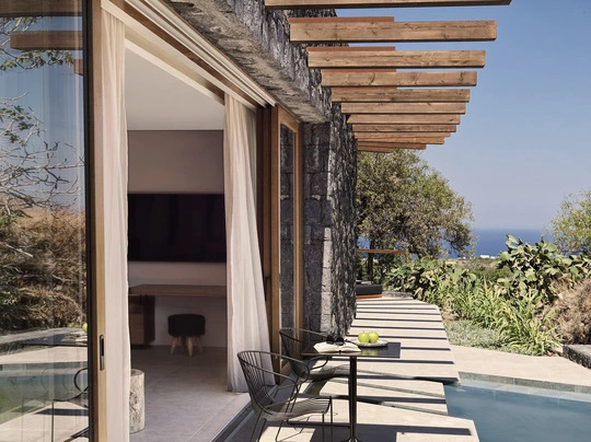 A Santorini l’esclusivo Magma Resort ha scelto Arké Classic  Vimar