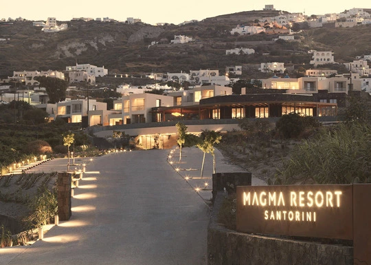 A Santorini l’esclusivo Magma Resort ha scelto Arké Classic  Vimar