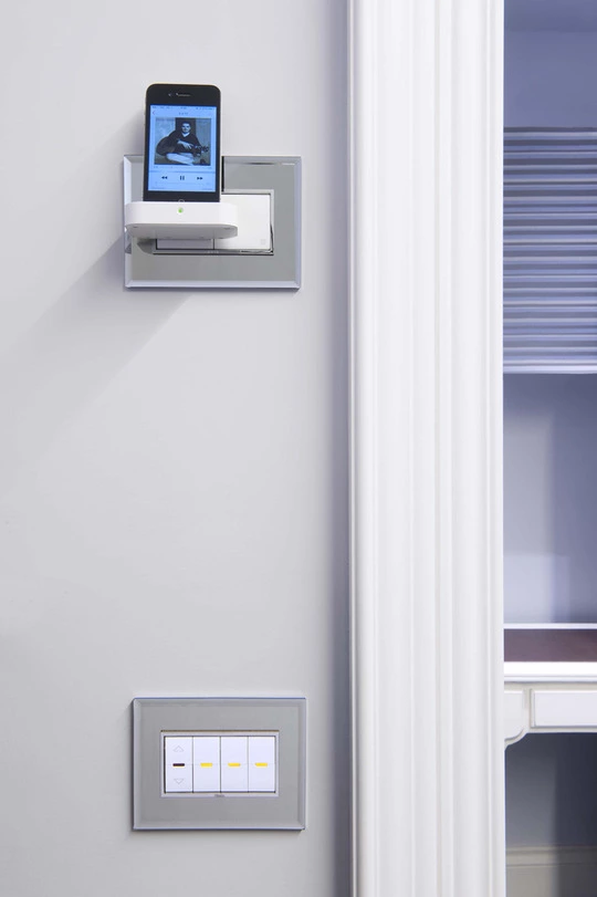 Vimar Eikon Evo domotica By-me Multimedia video touch screen Siena residenza privata dock station