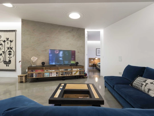 Divano e tv orizzontale