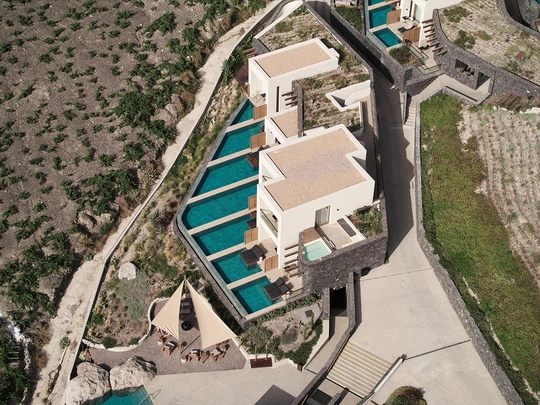 A Santorini l’esclusivo Magma Resort ha scelto Arké Classic  Vimar