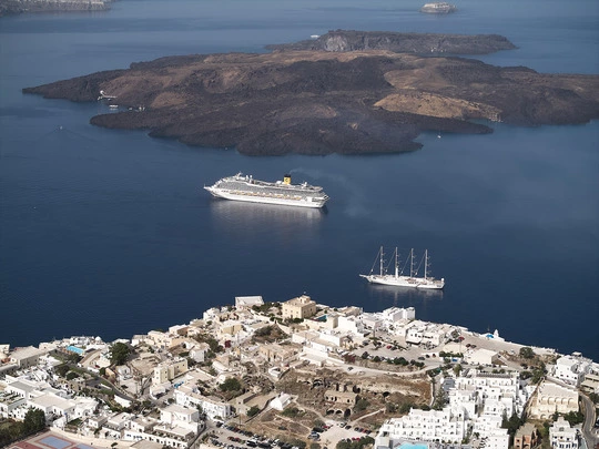 A Santorini l’esclusivo Magma Resort ha scelto Arké Classic  Vimar