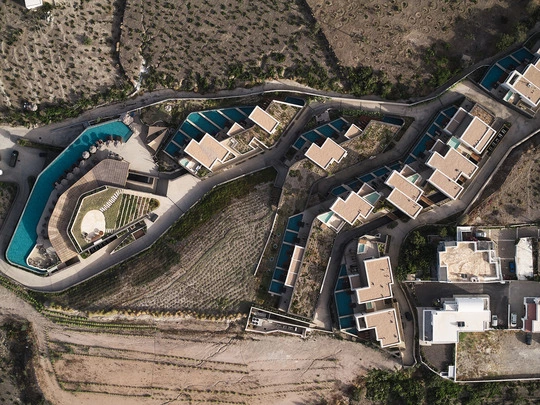 A Santorini l’esclusivo Magma Resort ha scelto Arké Classic  Vimar