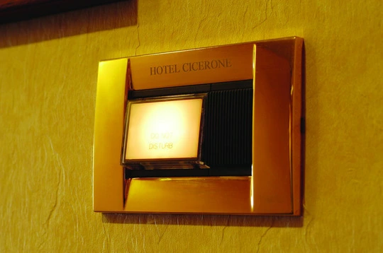 Hotel cicerone roma idea segnale luminoso