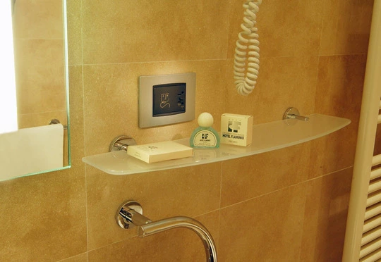 Hotel flaminio inn pesaro eikon mensola bagno