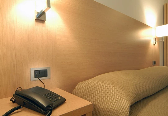 Hotel flaminio inn pesaro eikon particolare letto