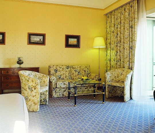 Hotel grand hotel santa lucia napoli idea salottino