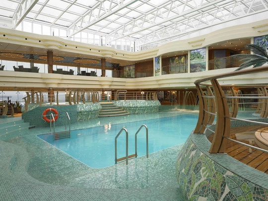 Nave crociera msc fantasia plana piscina vista
