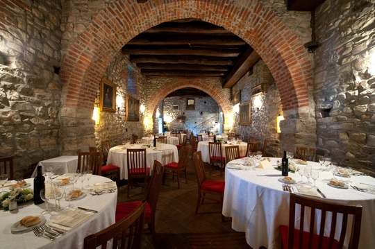 Relais castello del casiglio erba como eikon sala pranzo comune