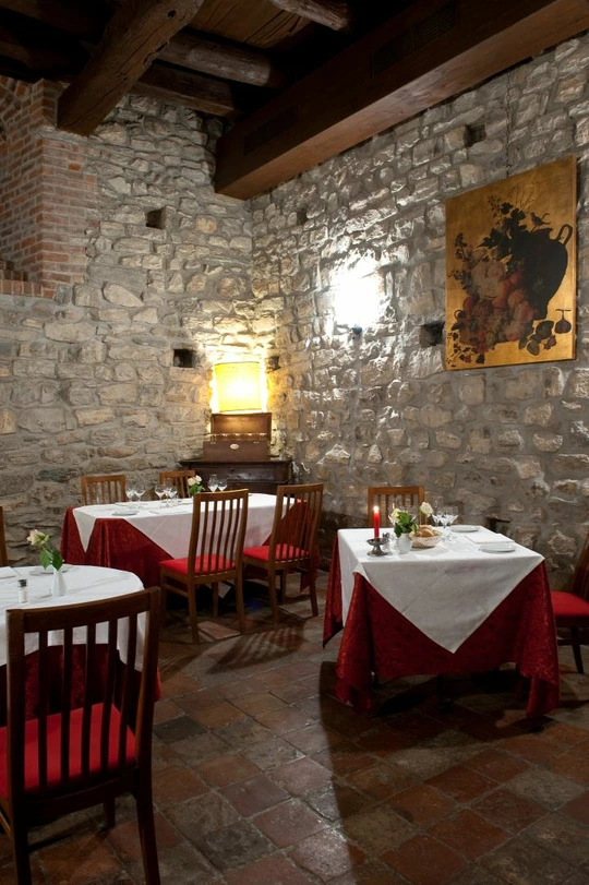 Relais castello del casiglio erba como eikon sala pranzo