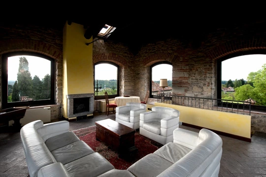 Relais castello del casiglio erba como eikon salottino