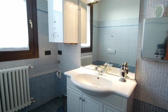 Sanita studio medico renazzo eikon lavandino bagno