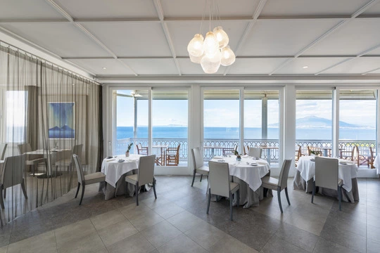 Mediterraneo 5 stelle, Sorrento area comune | progetto Vimar