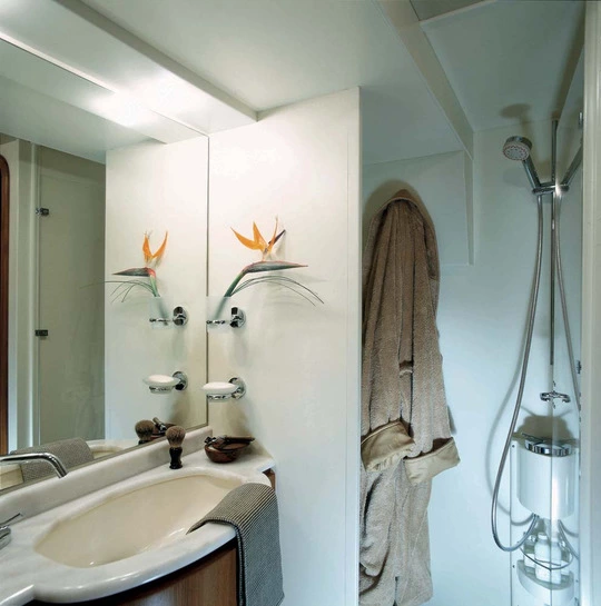Yacht ferretti idea bagno