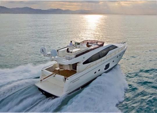 Yacht ferretti idea panoramica