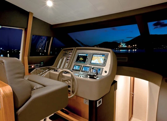 Yacht ferretti idea ponte di comando