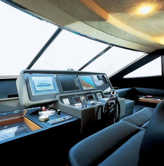Yacht ferretti idea ponte di comando