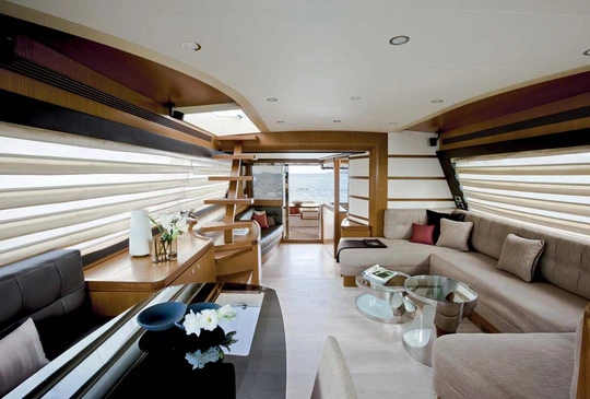 Yacht ferretti idea salotto
