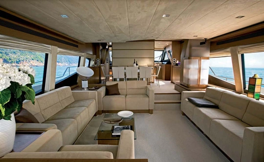 Yacht ferretti idea zona giorno