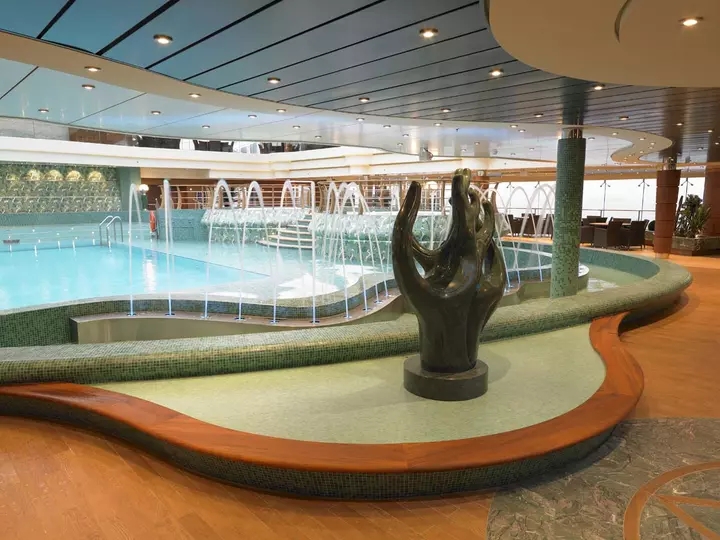 Nave crociera msc fantasia plana piscina ambiente