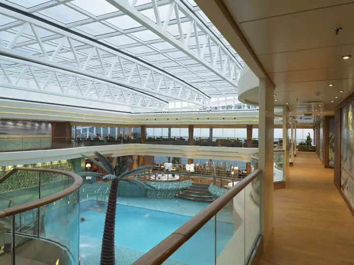 Nave crociera msc fantasia plana piscina