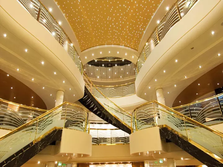 Nave crociera msc musica plana scalinate