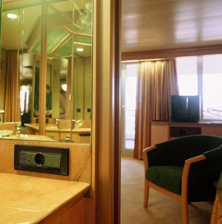 Nave fincantieri rotterdam idea particolare placca