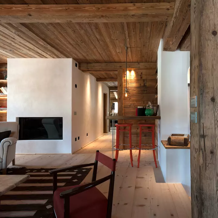 Villa Cortina serie Eikon e touch screen domotica Vimar particolare living room