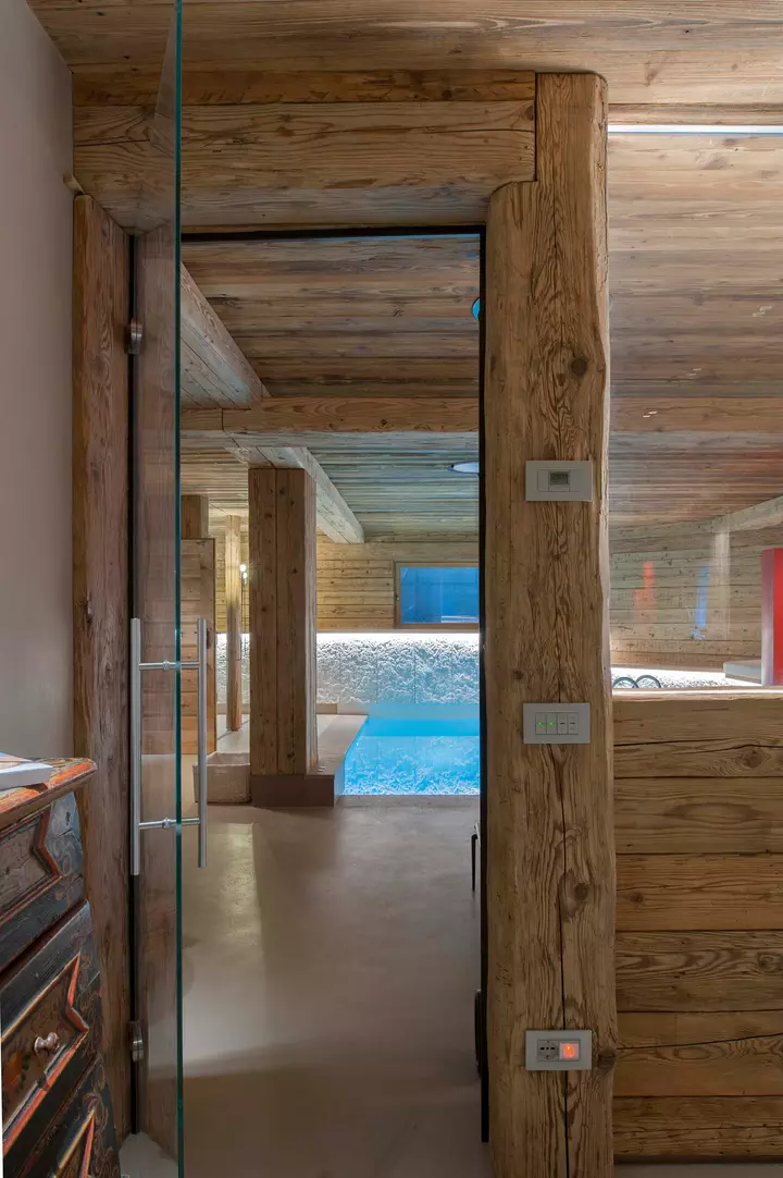 Villa Cortina serie Eikon e touch screen domotica Vimar area wellness