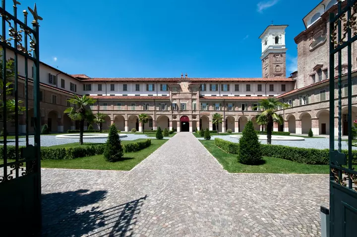 Edifici storici monastero cherasco cuneo eikon panoramica giardino