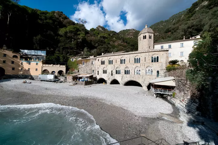 Edifici storici san fruttuoso camogli capodimonte idea veduta panoramica esterna riva