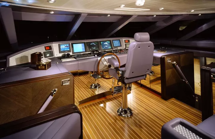 Yacht ad lib alloy idea ponte di comando