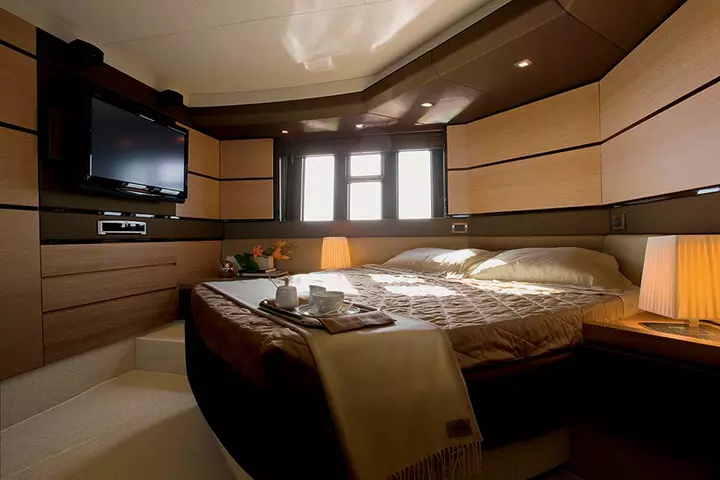 Yacht azimut plana camera da letto