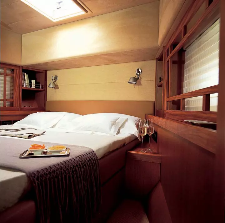 Yacht ferretti idea camera da letto particolare