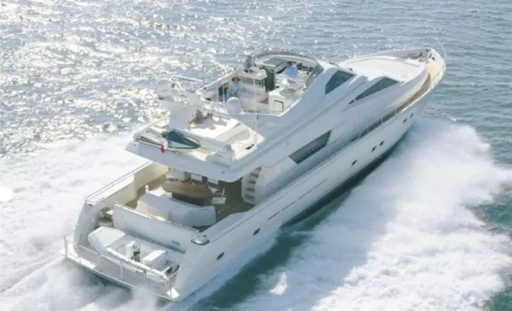 Yacht ferretti sogni proibiti idea panoramica