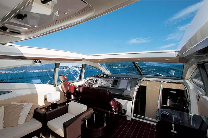 Yacht azimut eikon idea ponte di comando