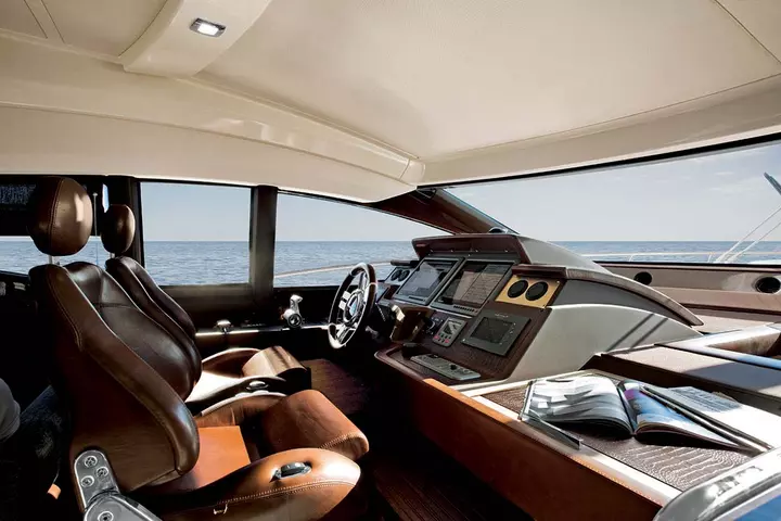 Yacht azimut eikon idea ponte di comando
